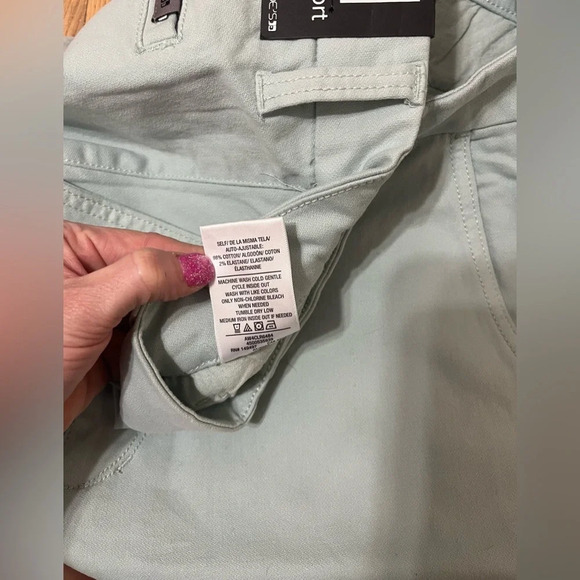 Joe’s THE BRIXTON TROUSER SHORTS in CAPRI
SEA - Picture 7 of 8